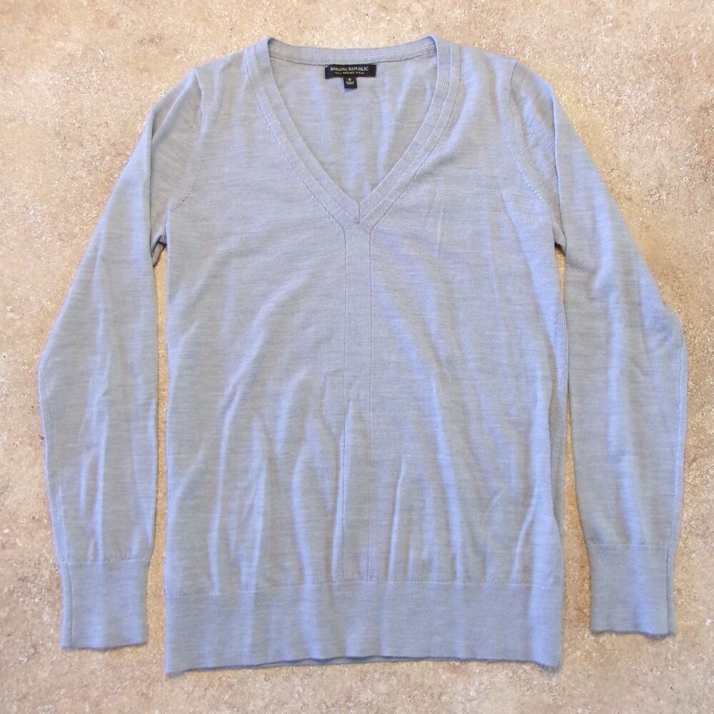 Banana Republic 100% Merino Wool Sweater, Gray, Size Small